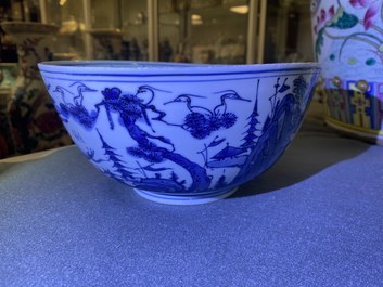 Un bol en porcelaine de Chine en bleu et blanc &agrave; d&eacute;cor d'un paysage, Wanli